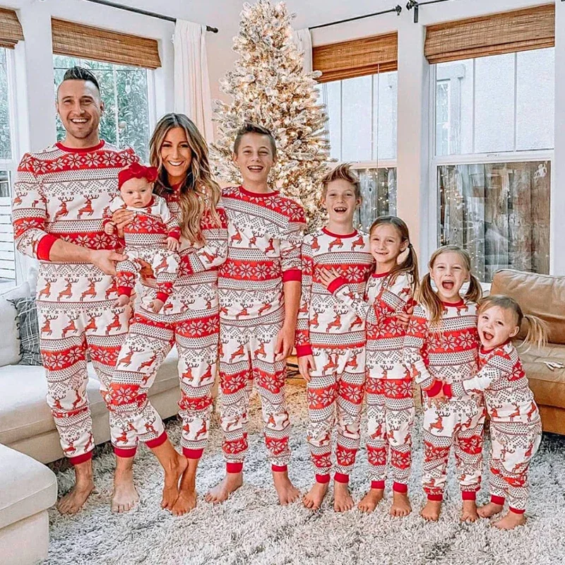 Winter Clothing Looks - Vrolijk kerstfeest Allover Print Pyjama's Familie